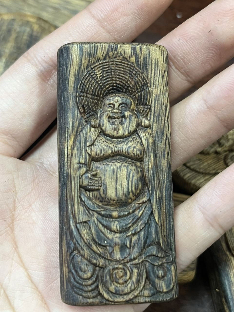 大老板，奇楠沉香佛牌來一個不（大老板，奇楠沉香佛牌來一個不，在一次重要的商務會議中）