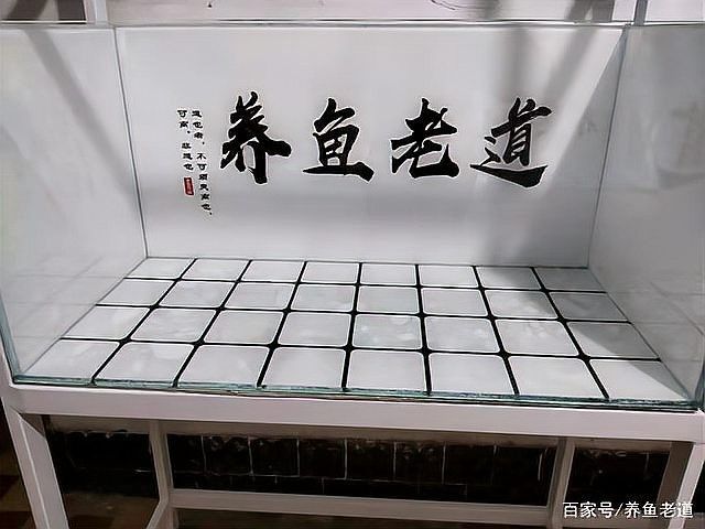 龍魚缸壁紙的安裝方法