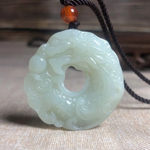 和田玉龍魚吊墜的價(jià)格是多少？（和田玉龍魚吊墜價(jià)格）