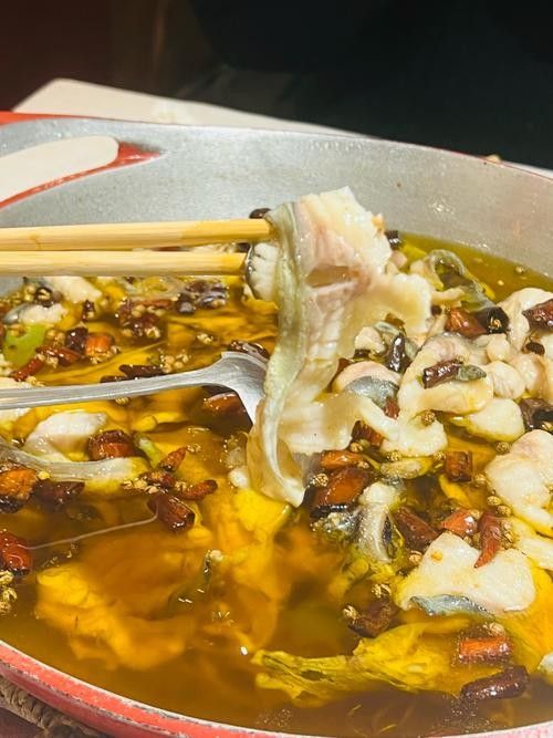 成都龍魚閣有哪些產(chǎn)品？（成都龍魚閣水族寵物專業(yè)用品有限公司boss直聘聽）