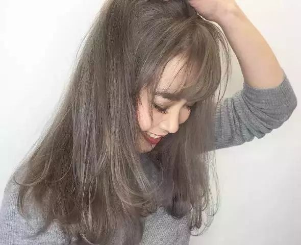 加侖法發(fā)色具體步驟是什么？（加侖法發(fā)色是一種通過使用特定化學(xué)物質(zhì)改變頭發(fā)顏色的方法）