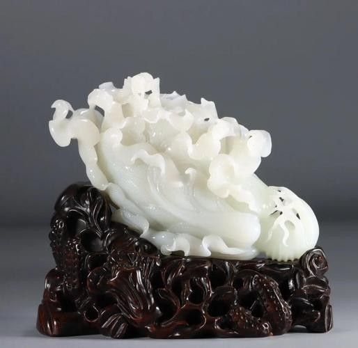 白玉金龍魚擺件如何保養(yǎng)？（ 白玉金龍魚擺件如何保養(yǎng)？（\
