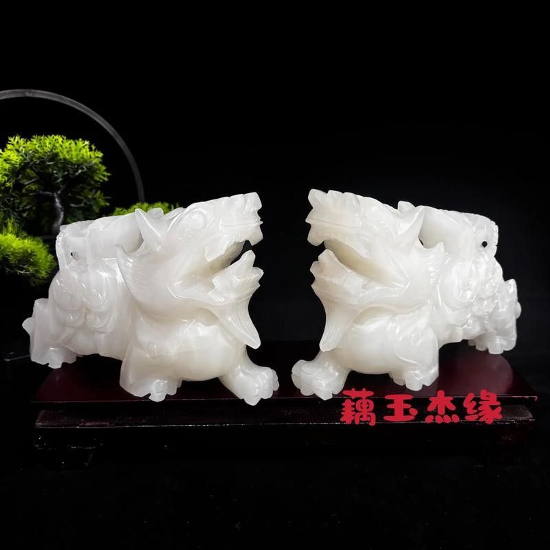白玉金龍魚擺件如何保養(yǎng)？（ 白玉金龍魚擺件如何保養(yǎng)？（\