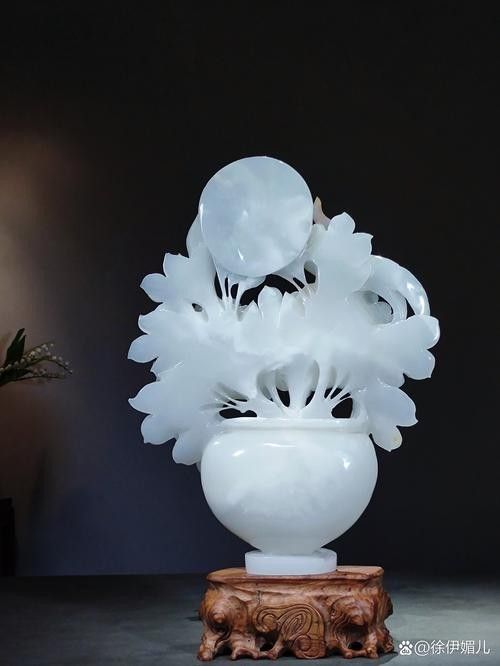 白玉金龍魚擺件如何保養(yǎng)？（ 白玉金龍魚擺件如何保養(yǎng)？（\