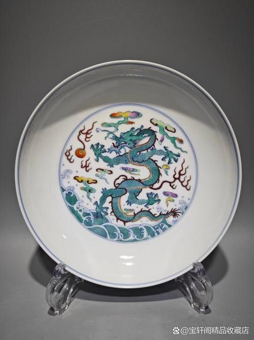 給我一些夔龍紋和蟠龍紋的瓷器圖片（夔龍紋和蟠龍紋是中國古代瓷器上常見的裝飾圖案）