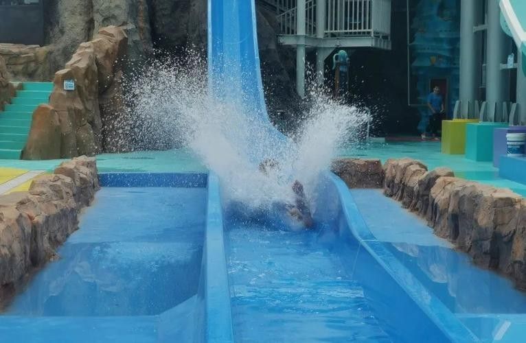 龍魚水族館的營業時間是（魚水族館營業時間是每天上午10點至晚上8點，周一至）