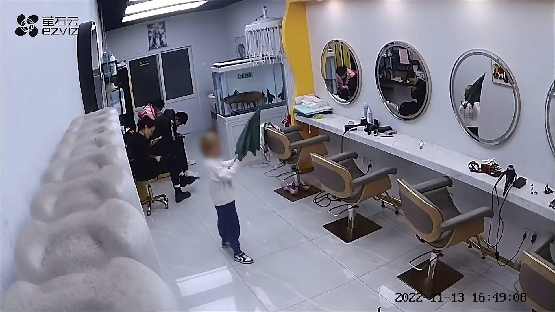 金龍魚受驚后如何處理？（金龍魚受到驚嚇了怎么辦） 金龍魚受驚后如何處理？（金龍魚受到驚嚇了怎么辦） 龍魚百科 第3張