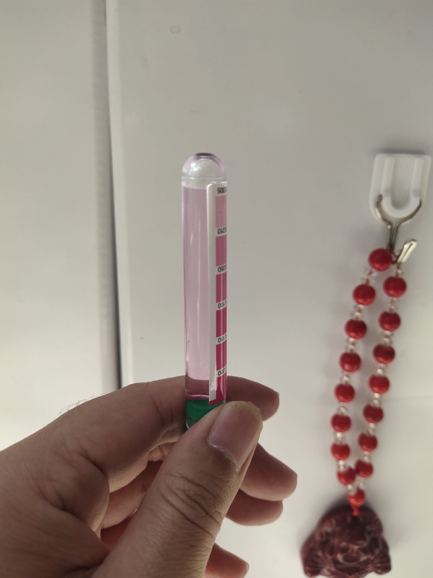 看成色盲了幫忙看看這水質超標嗎？圖一氨氮圖二亞硝酸鹽（如何判斷水質是否超標）