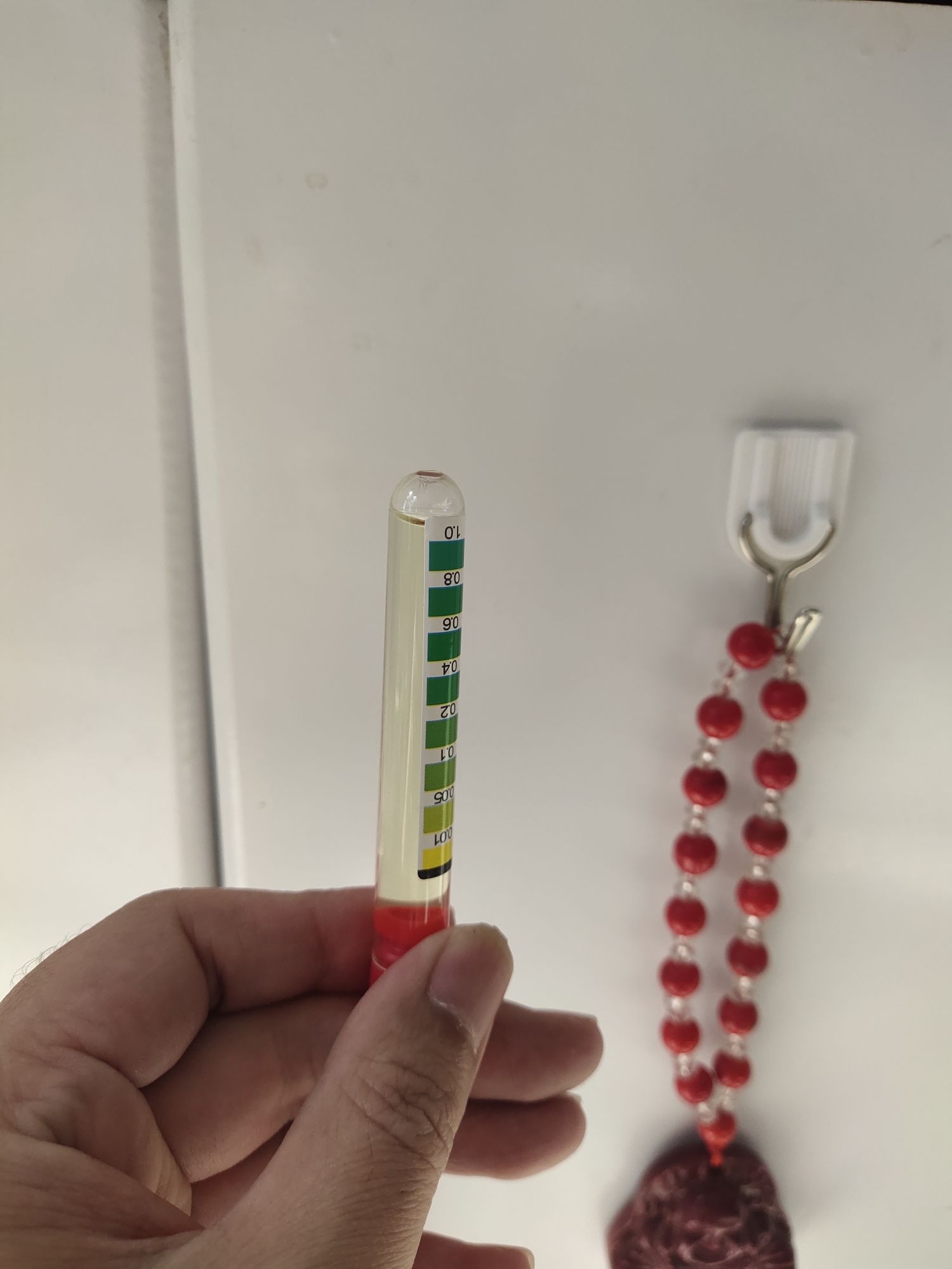 看成色盲了幫忙看看這水質超標嗎？圖一氨氮圖二亞硝酸鹽（如何判斷水質是否超標）