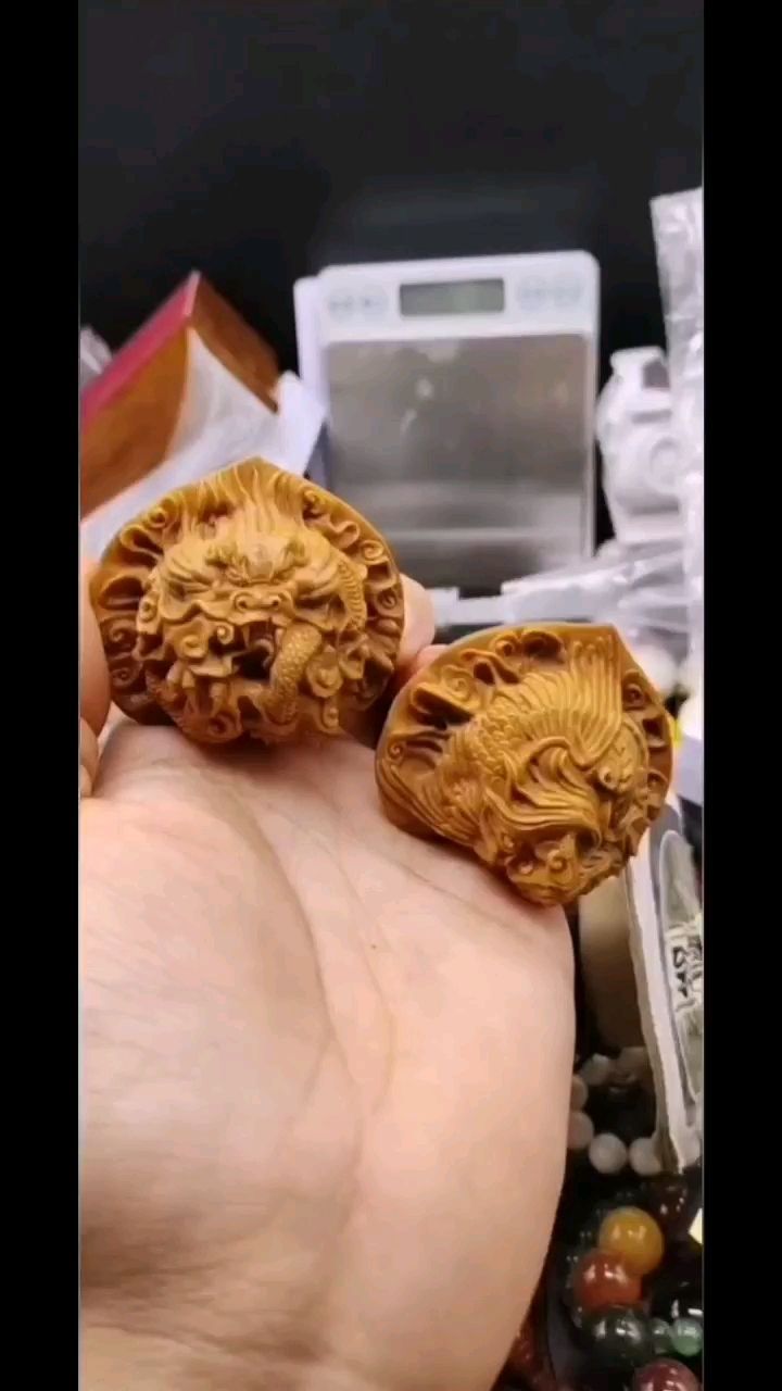 菏澤觀賞魚市場雕刻核桃（在菏澤觀賞魚市場雕刻核桃）