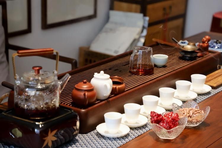 紅龍茶葉的主要消費群體是誰（2024中國新式茶飲爆品趨勢研究分析紅龍茶葉消費人群分析）