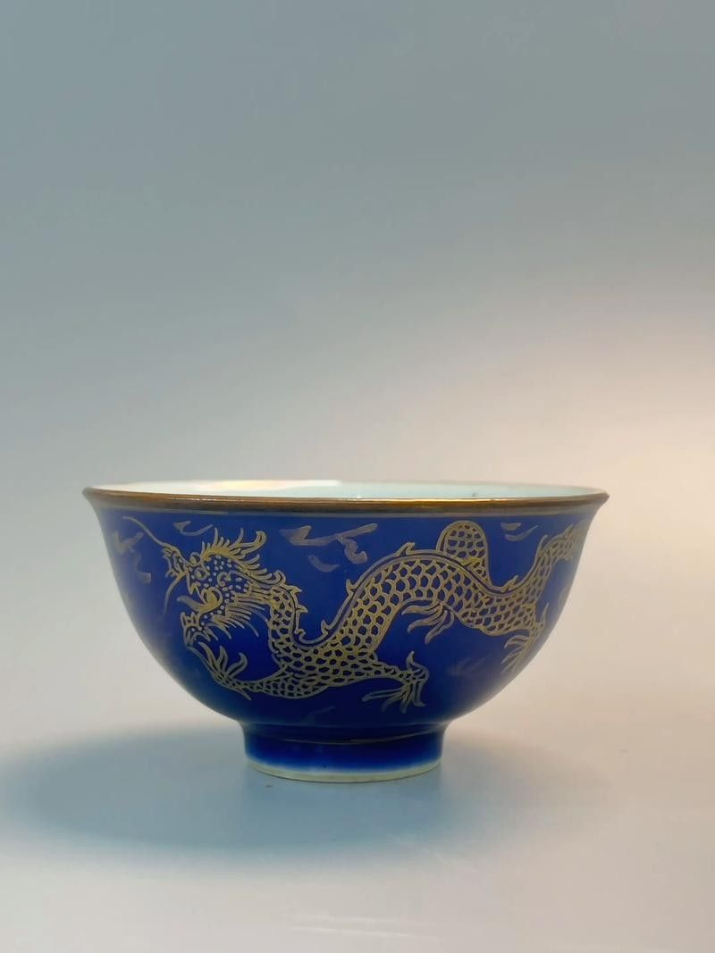 如何鑒定藍底金龍紋瓷器的真?zhèn)危ㄋ{底金龍紋瓷器的真?zhèn)舞b定）