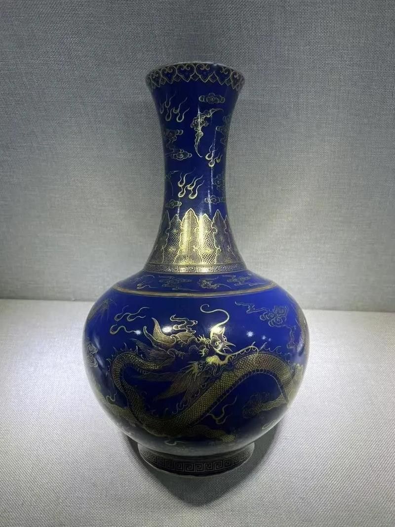如何鑒定藍底金龍紋瓷器的真?zhèn)危ㄋ{底金龍紋瓷器的真?zhèn)舞b定）