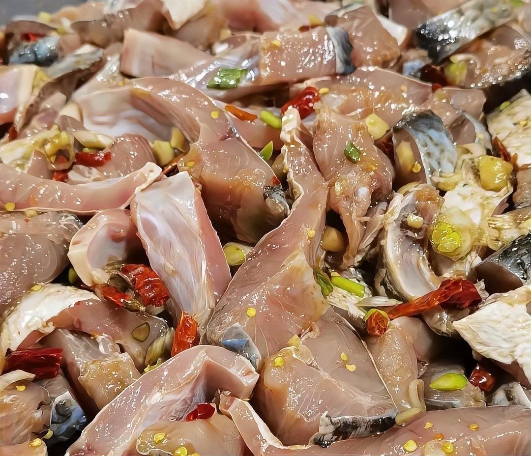如何腌制龍魚去腥味（腌制龍魚時別放鹽和料酒） 如何腌制龍魚去腥味（腌制龍魚時別放鹽和料酒） 龍魚百科 第6張