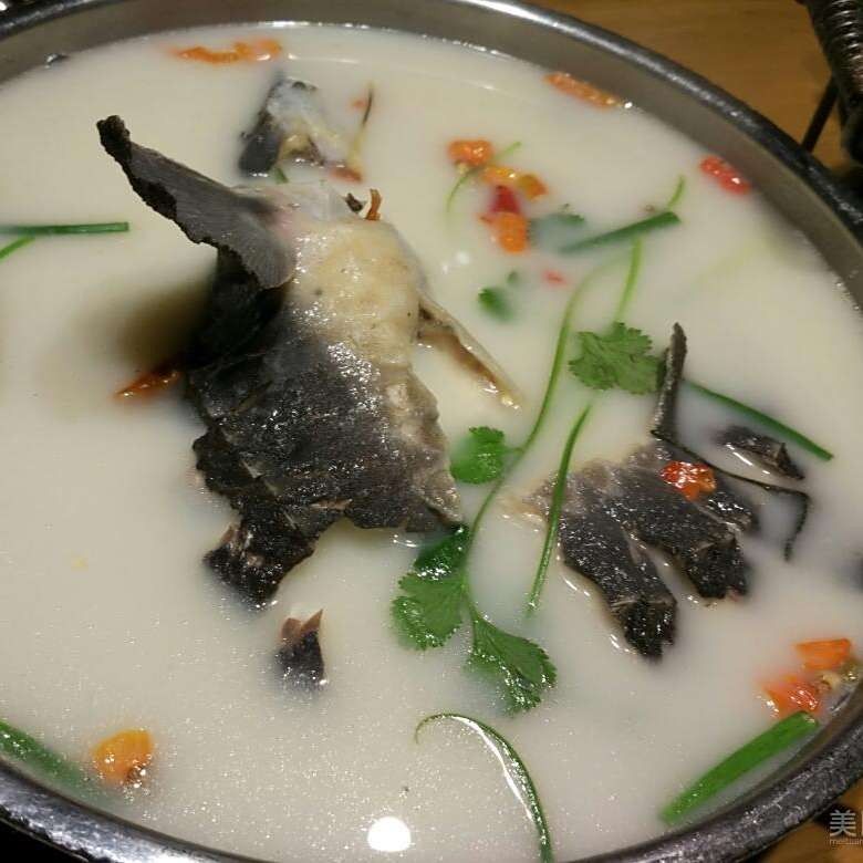 給我一些鱘龍魚切片的菜譜（家常菜美食，鱘龍魚切片需要腌制多久？）