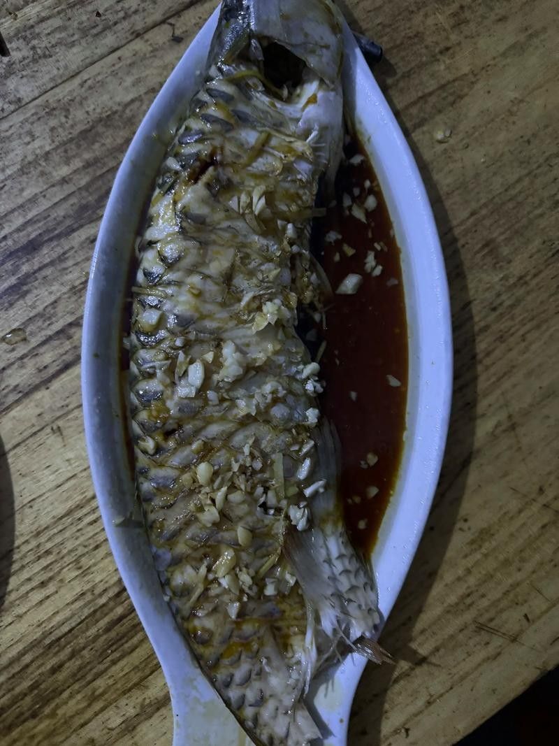 紅燒金龍魚圖片高清（紅燒金龍魚圖片高清圖片：紅燒金龍魚的烹飪步驟和成品效果）