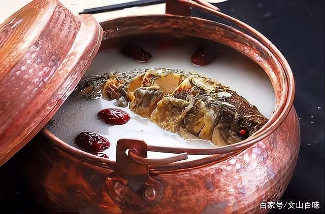 云南石鍋魚主要用的什么魚（云南石鍋魚是什么魚）