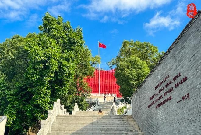 紅底黑龍旗的設計者是誰？（“國旗之父”曾聯(lián)松設計五星紅旗的故事）