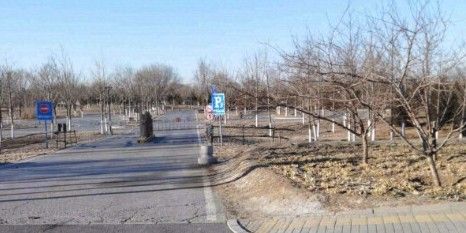 該店停車場(chǎng)的位置在哪里？（北京地下停車場(chǎng)位置）