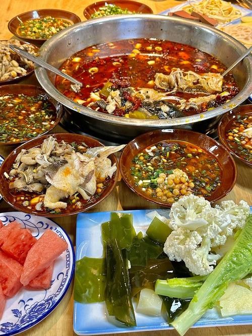 新津當地人吃魚的地方推薦（四川新津當地人推薦的吃魚的好去處：新津魚頭王-）