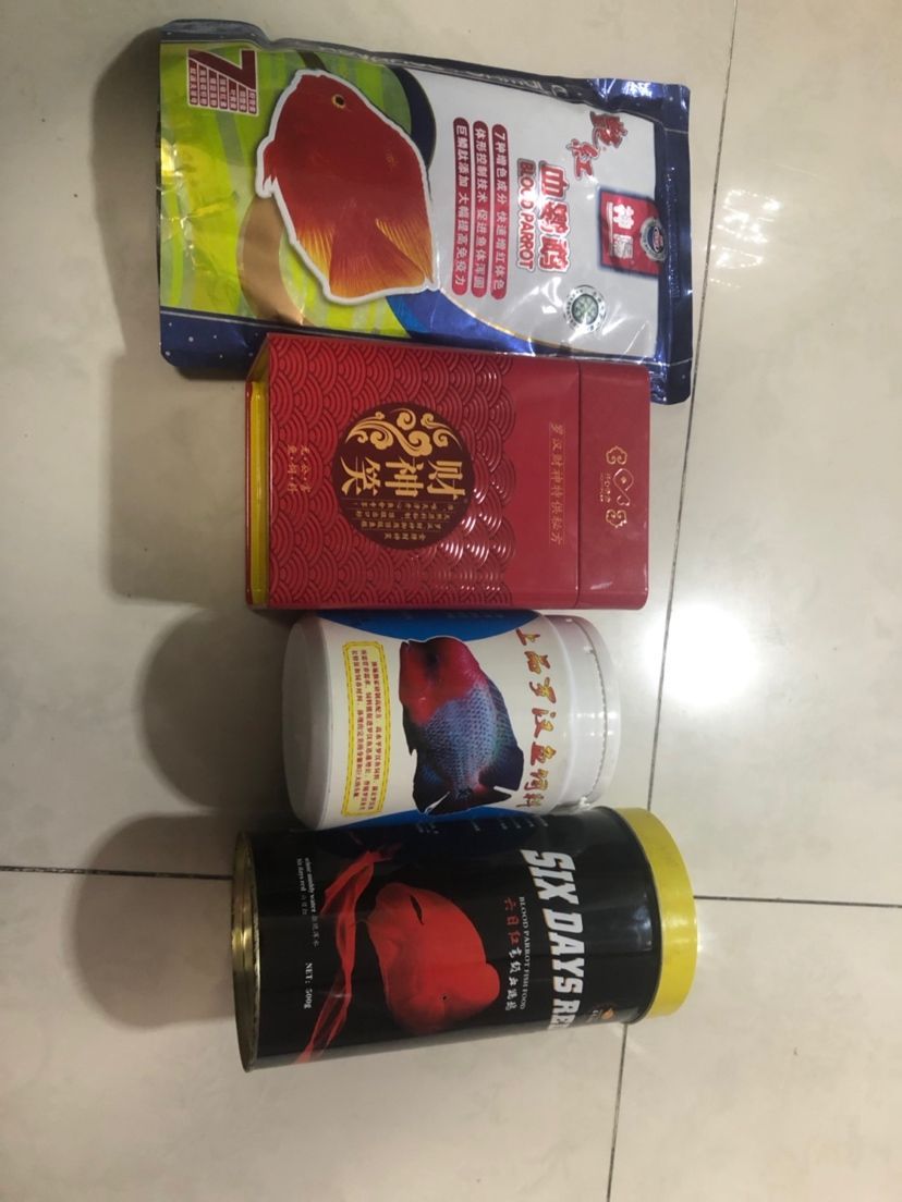 六角恐龍魚為什么不吃紅蟲（我的六角恐龍特別能吃，一天最好給它吃幾只）（六角恐龍魚一天可以吃30條紅蟲,）