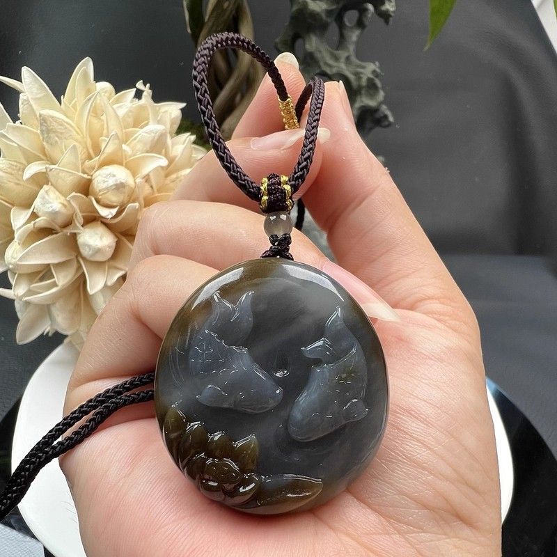 和田玉龍魚吊墜有哪些款式（和田玉龍魚吊墜哪個品牌好和田玉龍魚吊墜寓意深刻）