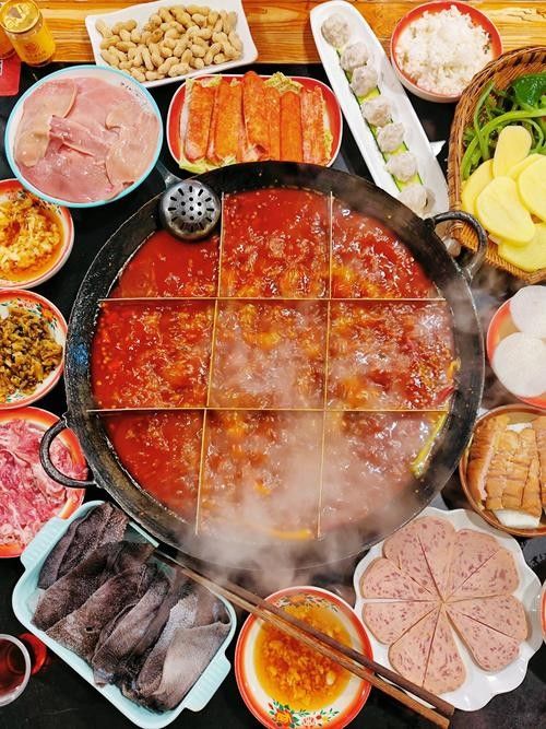 重慶特色美食（嗶哩嗶哩重慶有哪些知名小吃）