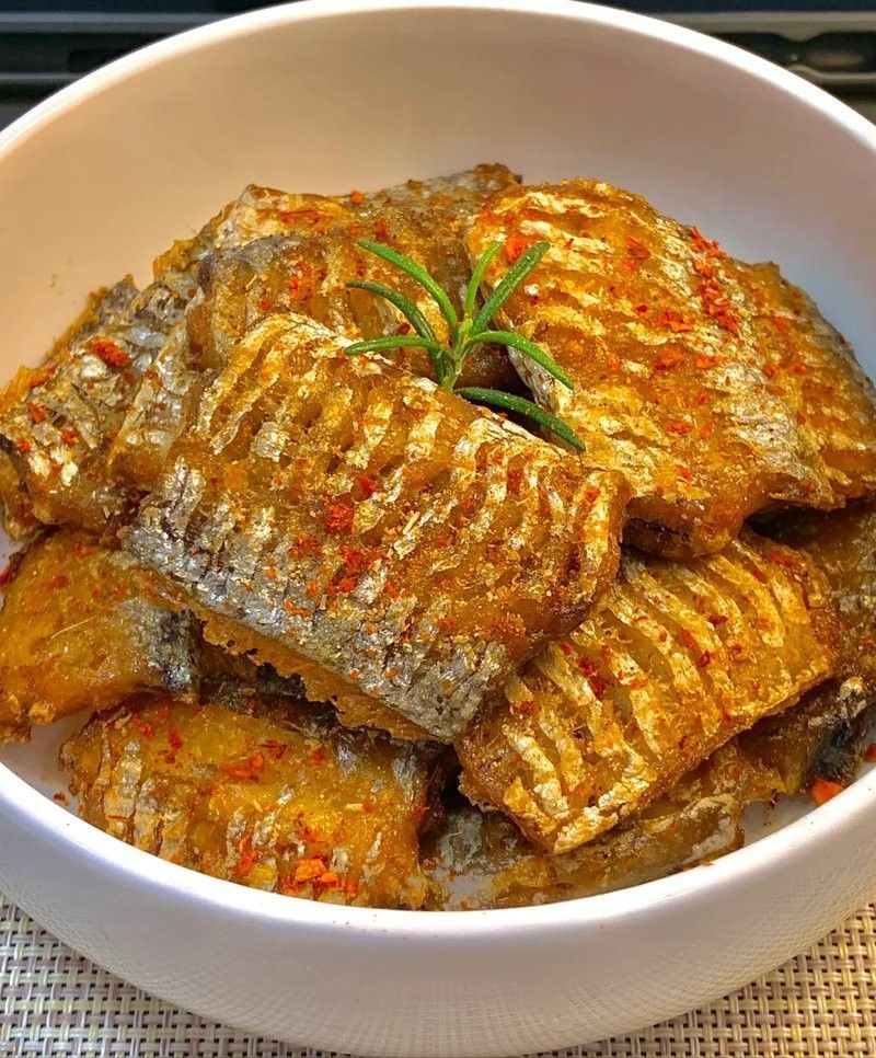 白玉紅龍魚小時候很白嗎圖片大全(白玉紅龍魚小時候很白嗎圖片大全視頻)（白玉紅龍魚小時候很白嗎圖片大全）