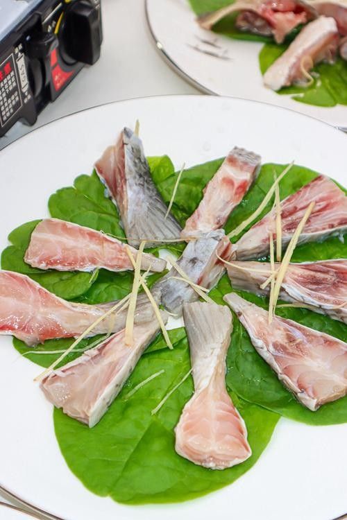 龍魚能吃雞胸肉嗎圖片視頻（龍魚可以吃雞胸肉嗎）
