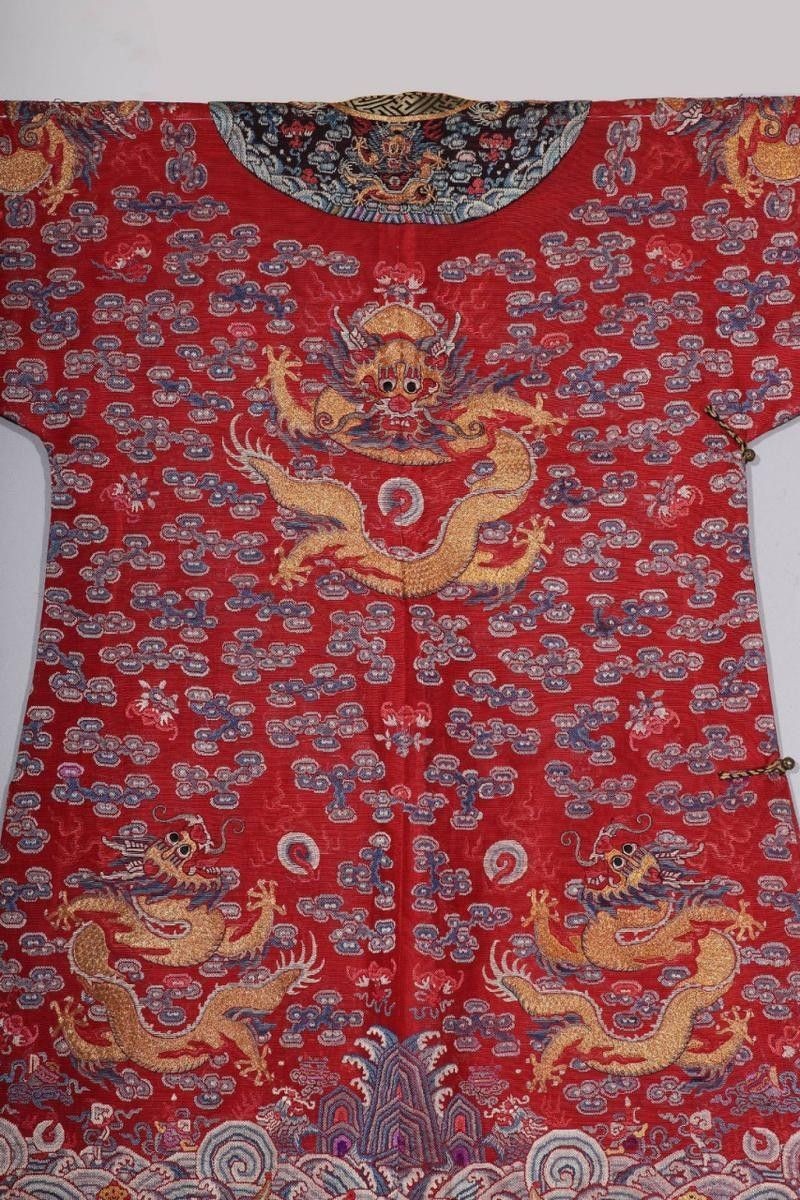 紅龍服飾有哪些經典款式？（紅龍服飾的經典款式包括經典款式之一其經典款式之一）