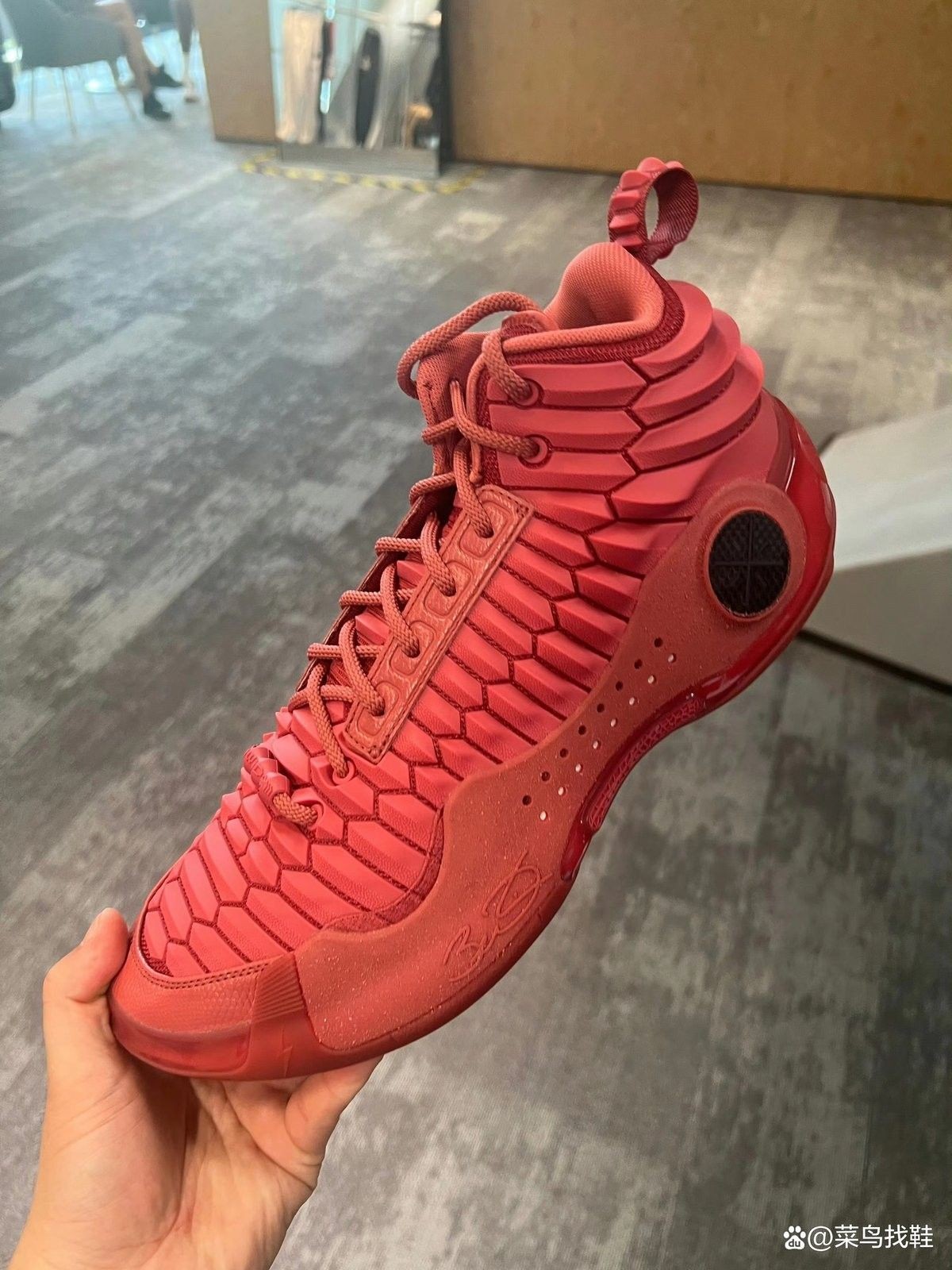 紅龍配色在時尚界有哪些應用（樂高與《龍與地下城》聯名的紅龍傳說套裝21348龍與地下城）