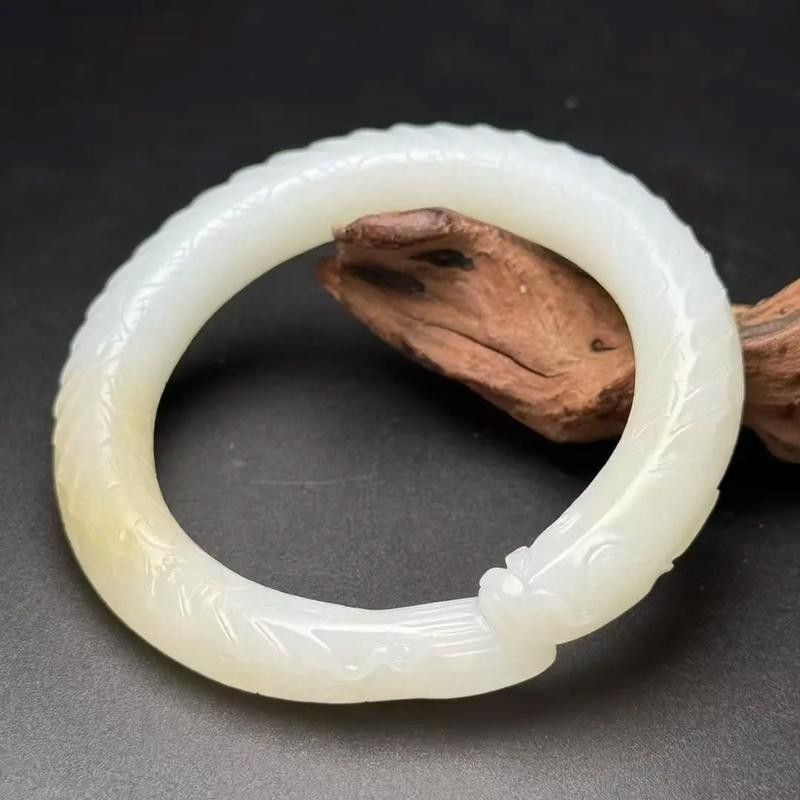 和田玉龍魚手鐲有哪些款式？（和田玉龍魚手鐲哪個品牌好） 和田玉龍魚手鐲有哪些款式？（和田玉龍魚手鐲哪個品牌好） 龍魚百科 第1張