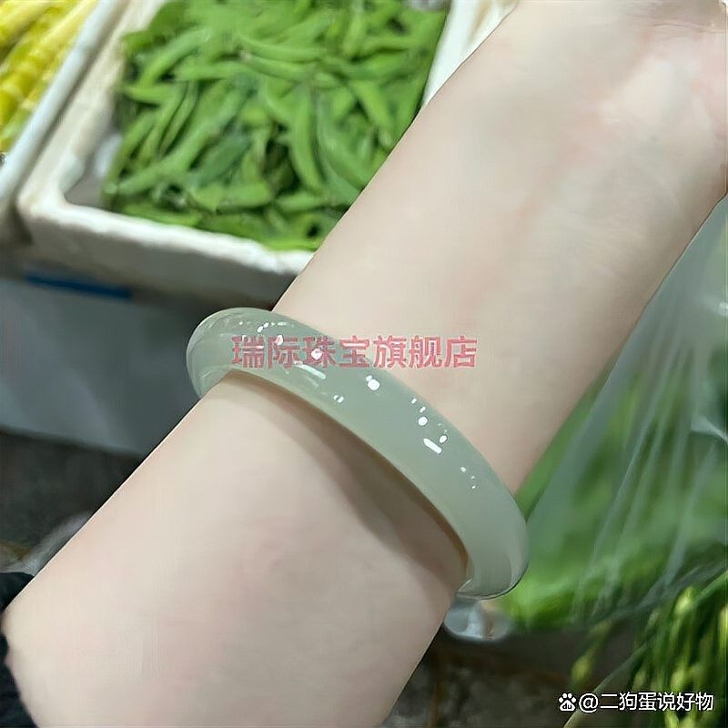 和田玉龍魚手鐲有哪些款式？（和田玉龍魚手鐲哪個品牌好） 和田玉龍魚手鐲有哪些款式？（和田玉龍魚手鐲哪個品牌好） 龍魚百科 第9張