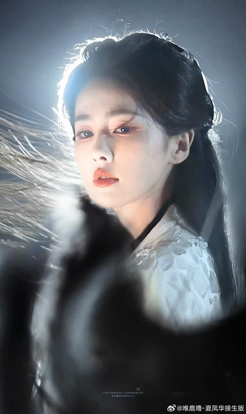 白鹿被贊“美神降臨”（娛說時尚微博視界大會白鹿出席視界大會“美神降臨”造型太驚艷）
