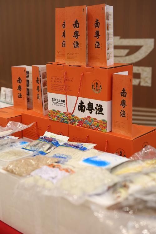 關于魚的品牌（東江魚最正宗三個牌子星河漫步有條魚標志是什么牌子衣服品牌）