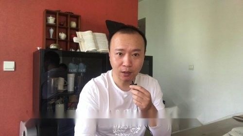 老孫介紹養龍魚全部視頻（龍魚定時趴缸怎么回事）