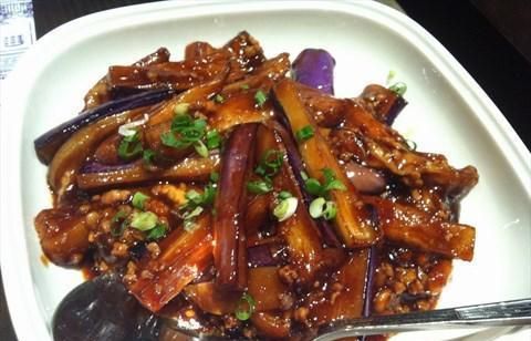 魚缸深色背景利于魚發(fā)色主要指哪些顏色（魚缸深色背景利于魚發(fā)色主要指哪些顏色呢）