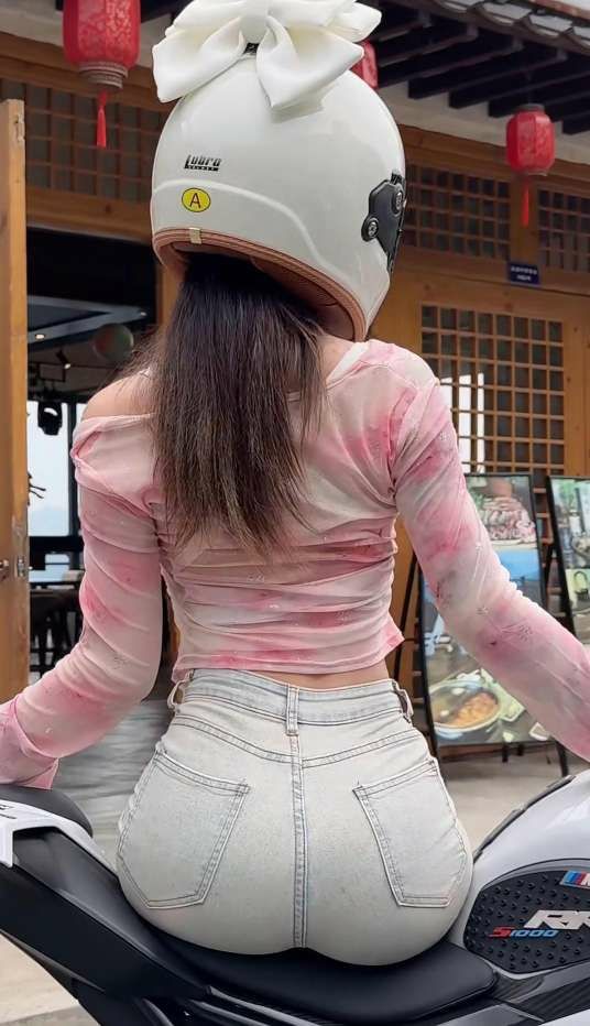 生活的驚喜總藏在某個角落，必比如突然出現(xiàn)