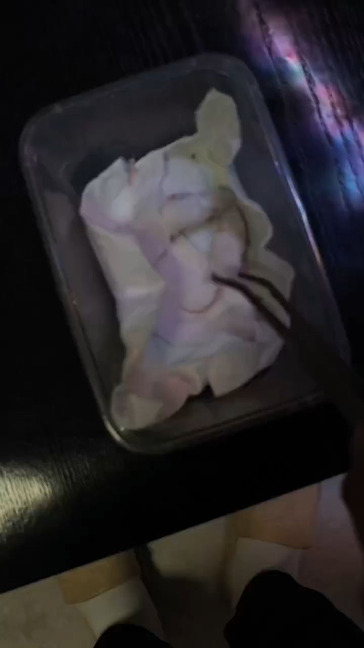深夜了。