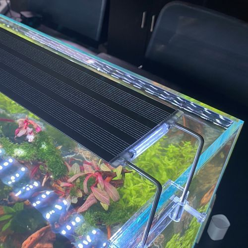 能推薦幾款三色魚缸燈嗎？