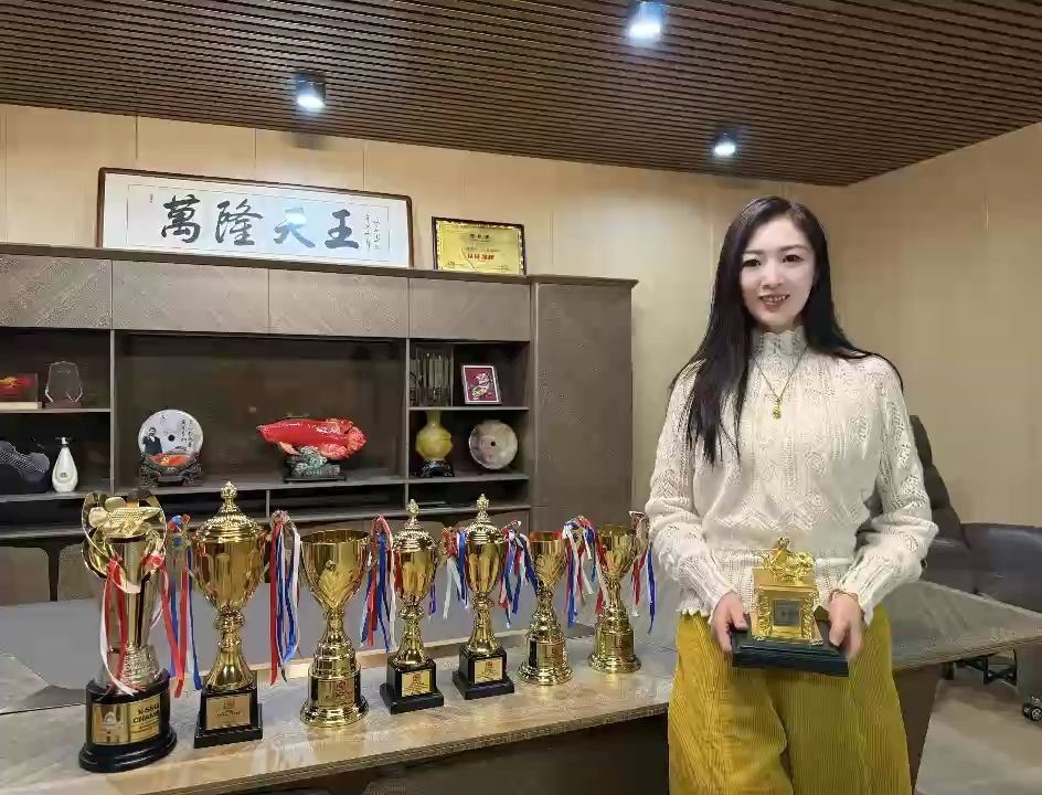 2025年國內外龍魚賽事告一段落。
這段旅程的每一份精彩，都離不開業界每一位朋友的鼎力支持與魚友們的深情陪伴。
賽事落幕，熱愛不散，初心未改。
未來，我們將帶著這份沉甸甸的信任再接再厲，始終以嚴苛標準把控龍魚品質，以真誠服務回饋每一份期待，持續為業界搭建更優質的交流橋梁，與各位<strong><mark>同仁</mark></strong>攜手深耕行業、共促龍魚文化傳播。
期待下一年度，與大家再度相聚，共賞鱗光盛宴，共創行業新篇！
#萬隆天王紅龍 #龍魚 #紅龍 #觀賞魚