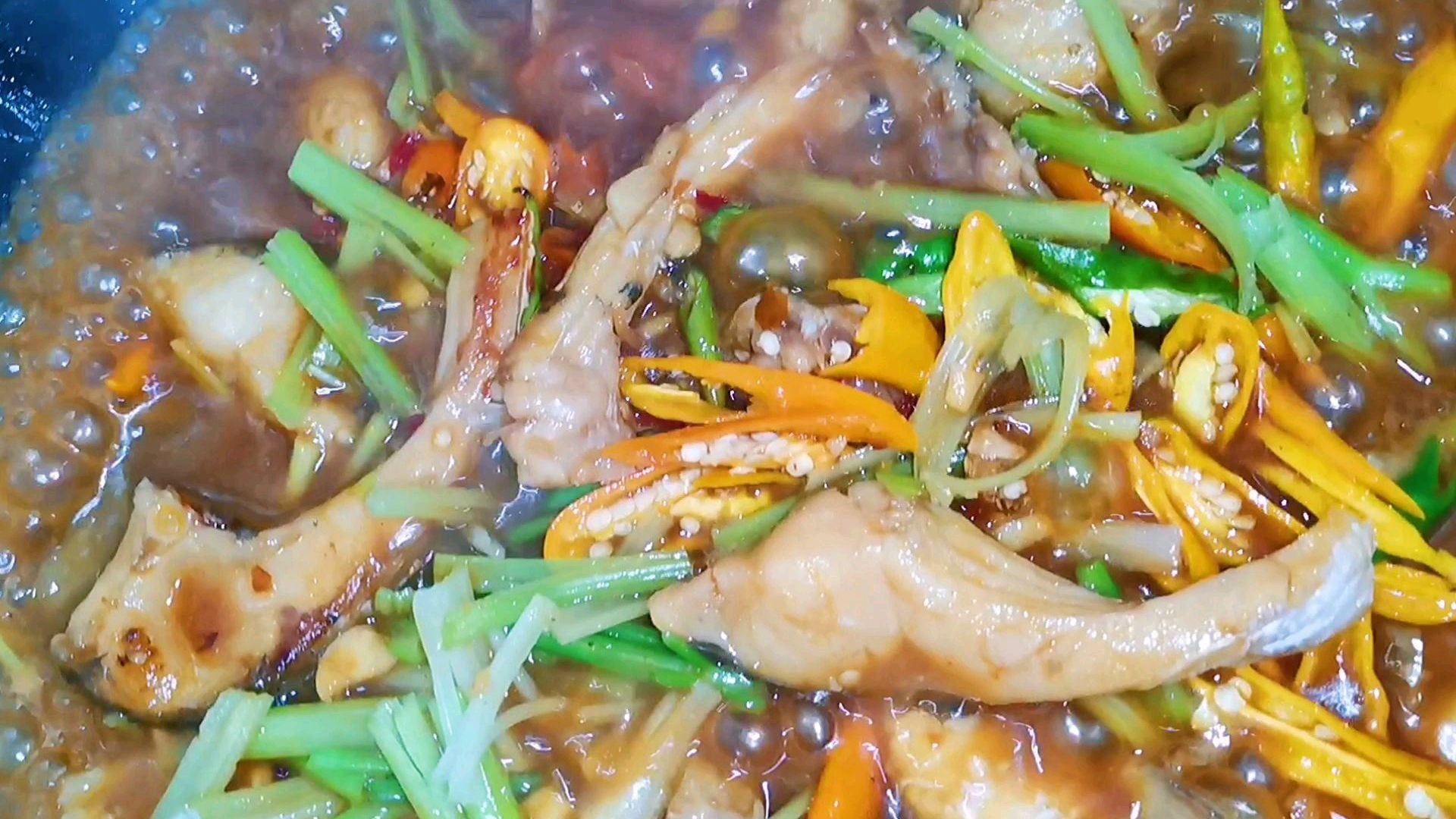 廣東南雄家常魚王，外酥里嫩,汁多味美，，今天做個南雄魚王,外酥里嫩,汁多味美