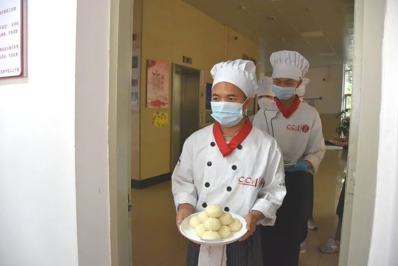 如何辨別龍魚品相的好壞？，祥龍魚的價格范圍是多少
