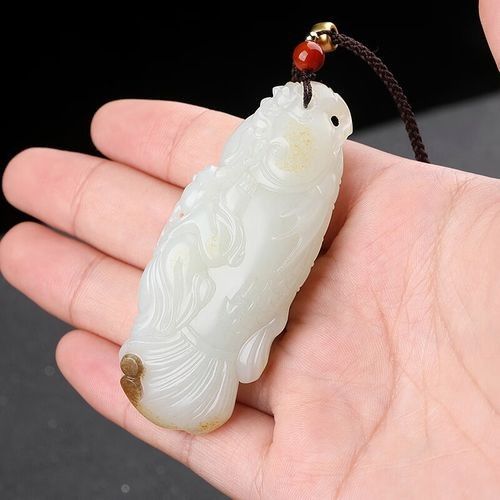 孤品大師工藝和田玉龍魚吊墜和田玉龍魚吊墜價格情況，和田玉龍魚價格一般多少錢？