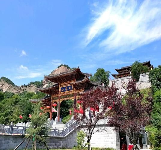安徽九龍山風(fēng)景區(qū)集自然風(fēng)光和人文景觀于一體的旅游勝地，安徽九龍山風(fēng)景區(qū)