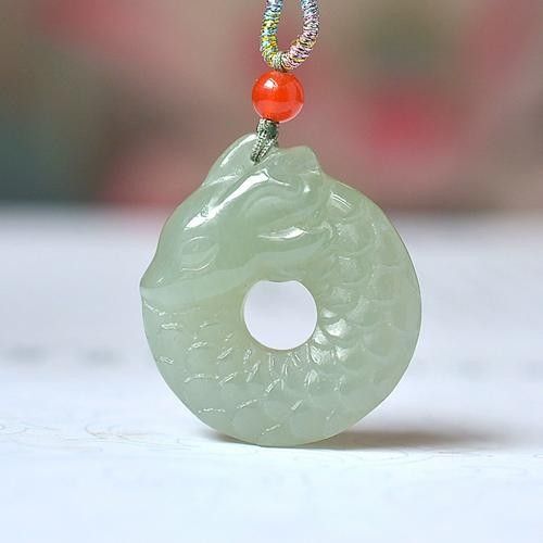 龍魚，又稱為青海湖裸鯉，是青海湖生態(tài)系統(tǒng)的核心物種，20-30公分龍魚飼養(yǎng)技巧與注意事項