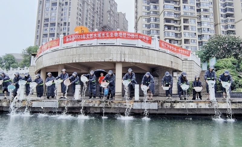邵陽資江河里盛產多種魚類，其中包括草魚、鯽魚、黑魚等，湖南邵陽資江河流域的魚類資源豐富了當地居民提供了豐富的食物來源