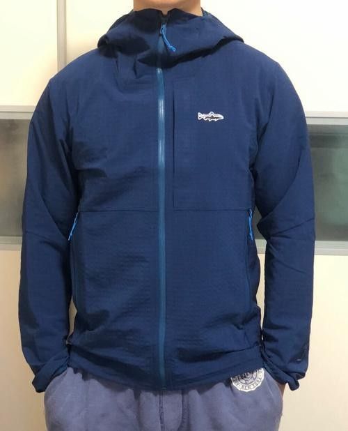 形logo衣服牌子是一種以魚為設(shè)計(jì)元素的服裝品牌介紹，以魚形logo聞名的服裝品牌介紹