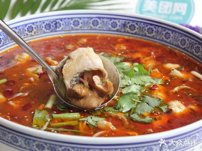 四川資中縣魚溪鎮的一道特色美食，麻辣鮮嫩滋滋入味，「內江」資中縣：鄉賢助力資中鯰魚傳承激活鄉村振興新動力