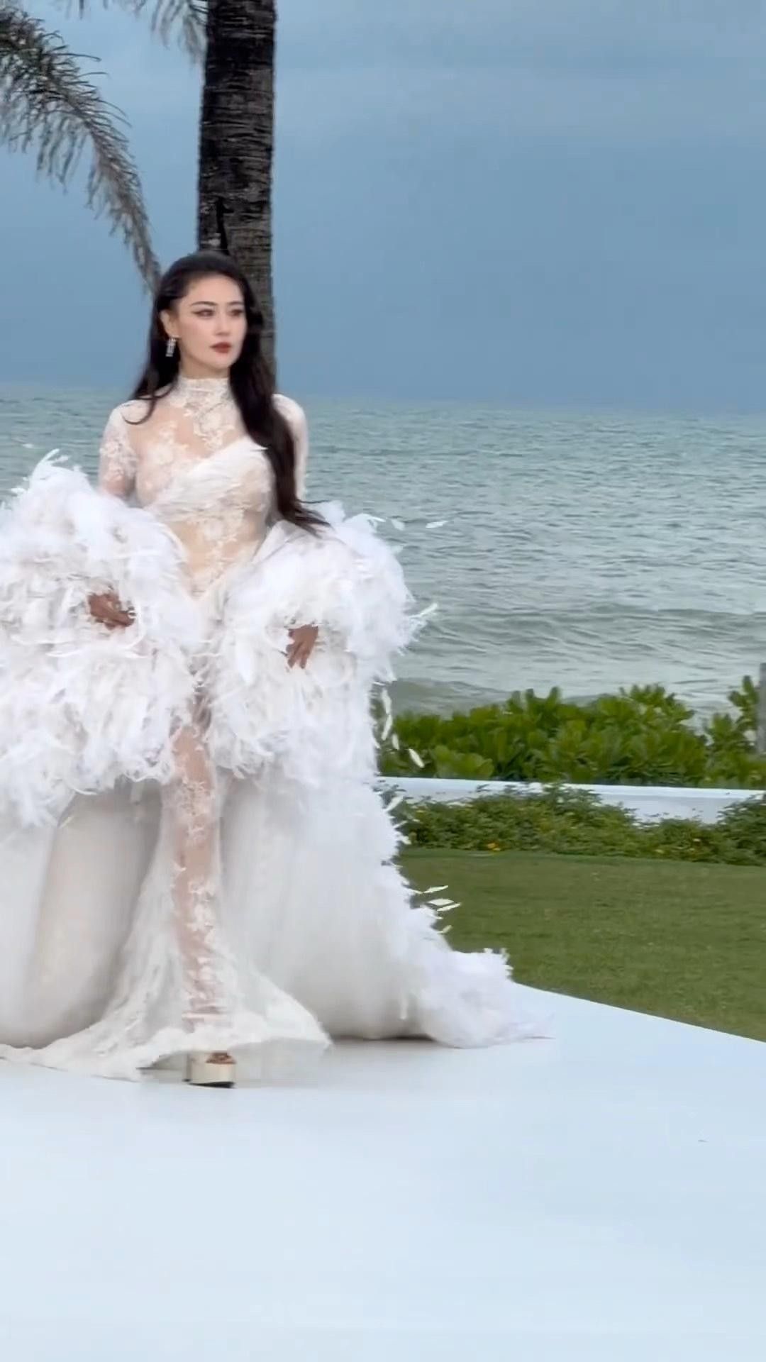 女明星紅毯后臺合照比美，網友：看來拍照是門技術活（女明星紅毯后臺合照比美）